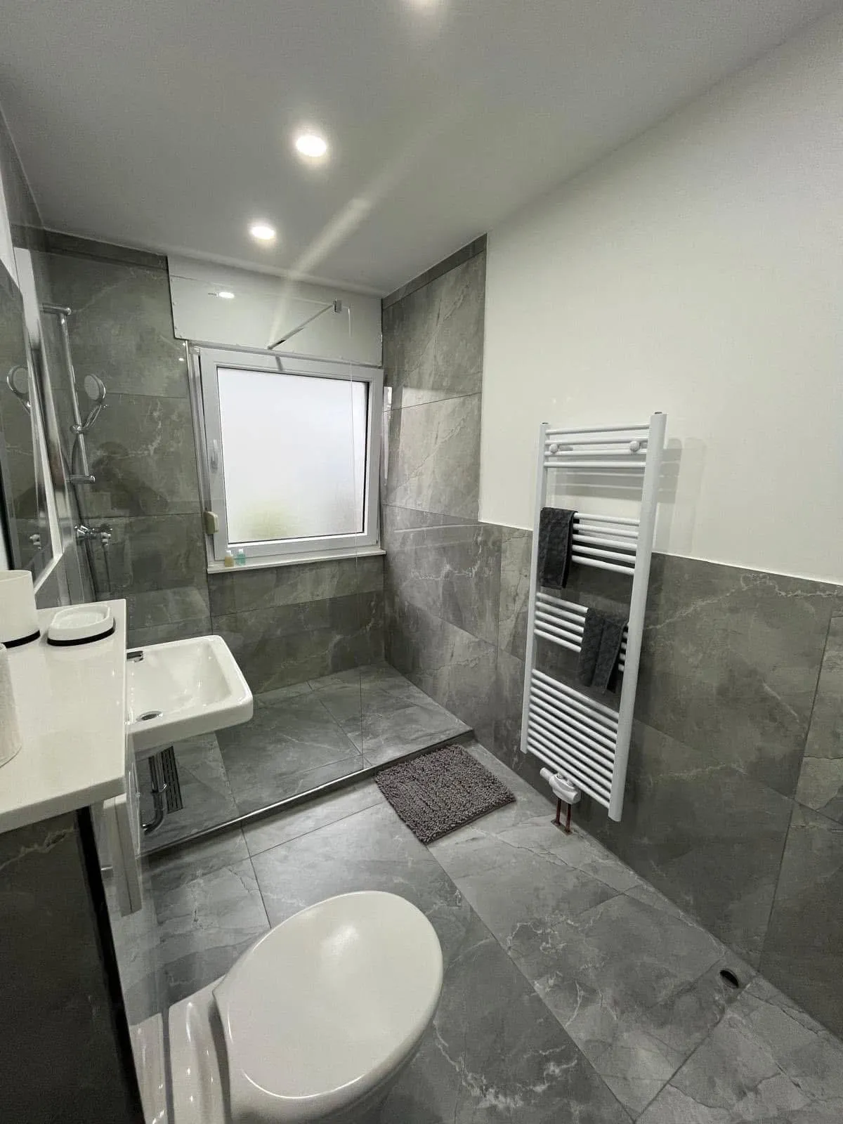 Badezimmer im Erdgeschoss